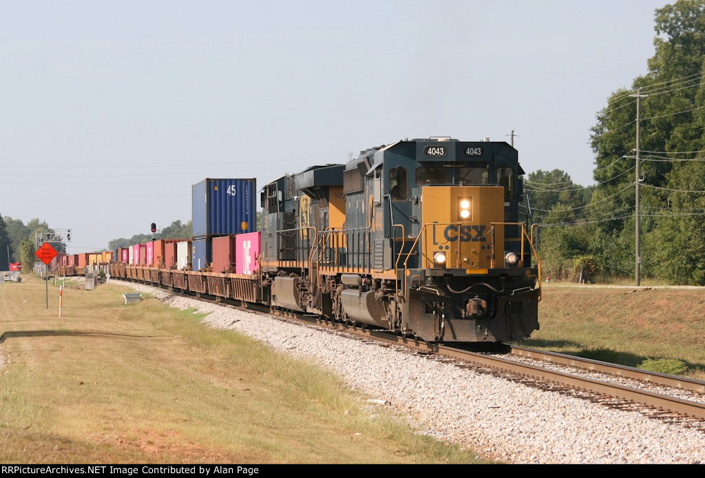 CSX 4043 leads NB